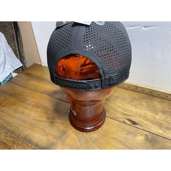 Burlebo Flying B Performance Logo Hat Cap Snapback NWT - Picture 6 of 11